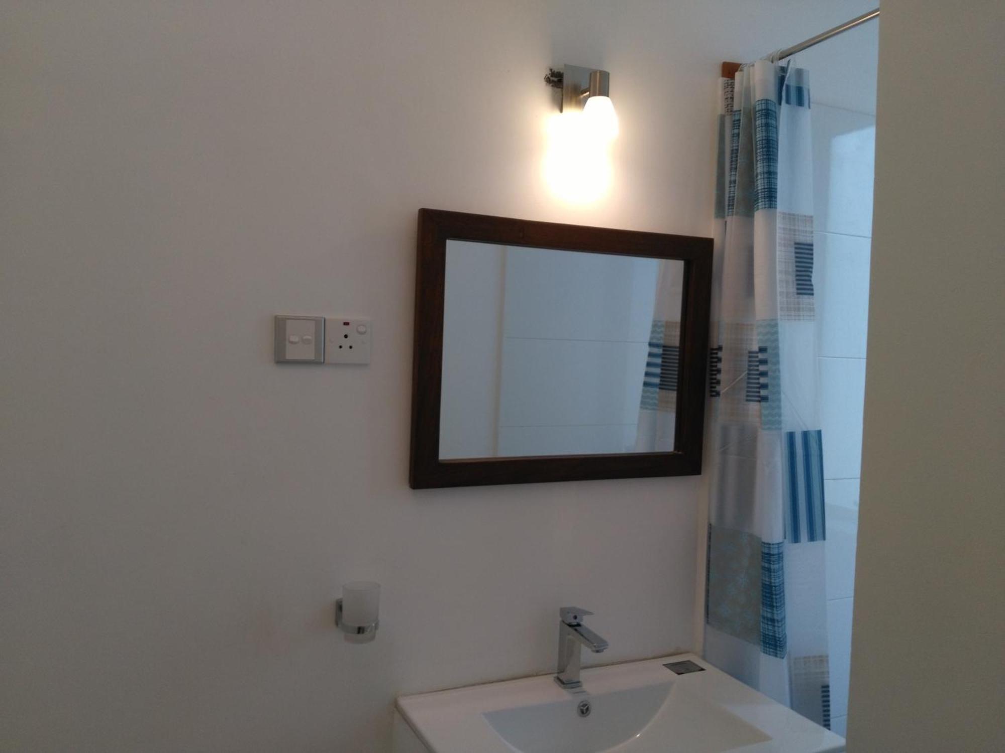 West Inn Kolombo Bagian luar foto