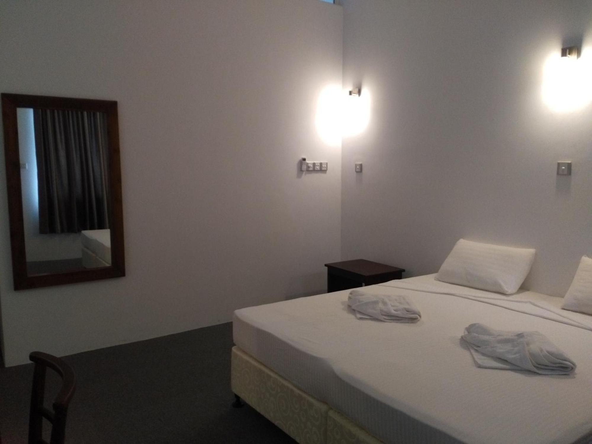 West Inn Kolombo Bagian luar foto