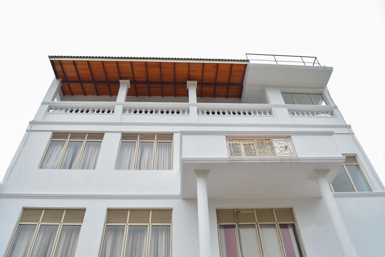 West Inn Kolombo Bagian luar foto