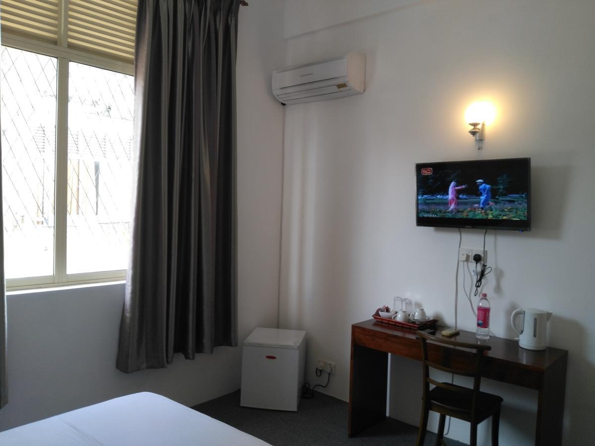 West Inn Kolombo Bagian luar foto
